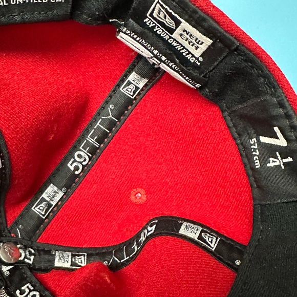 MLB Authentic Red Cap with embroidered T - Picture 5 of 9